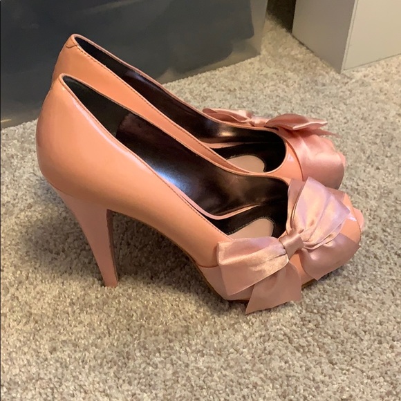 pink heels bow